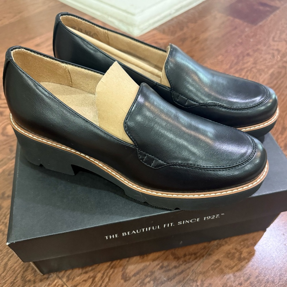 Naturalizer Cabaret Loafer New Size 8 Medium Women’s Black With Trim